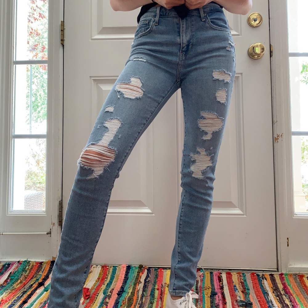 LEVI’s 721 High Rise Skinny Jeans 👖 🎉